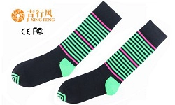 How to use socks to match different dressing styles
