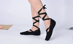 What are the common materials of dance socks? How should I choose?