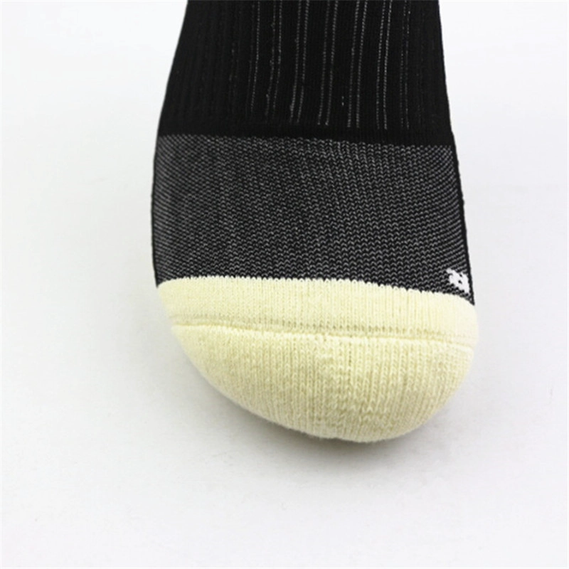 Chine La plupart des modèles de mode du sport coloré anti-chaussettes de glissement, en nylon et coton fabricant