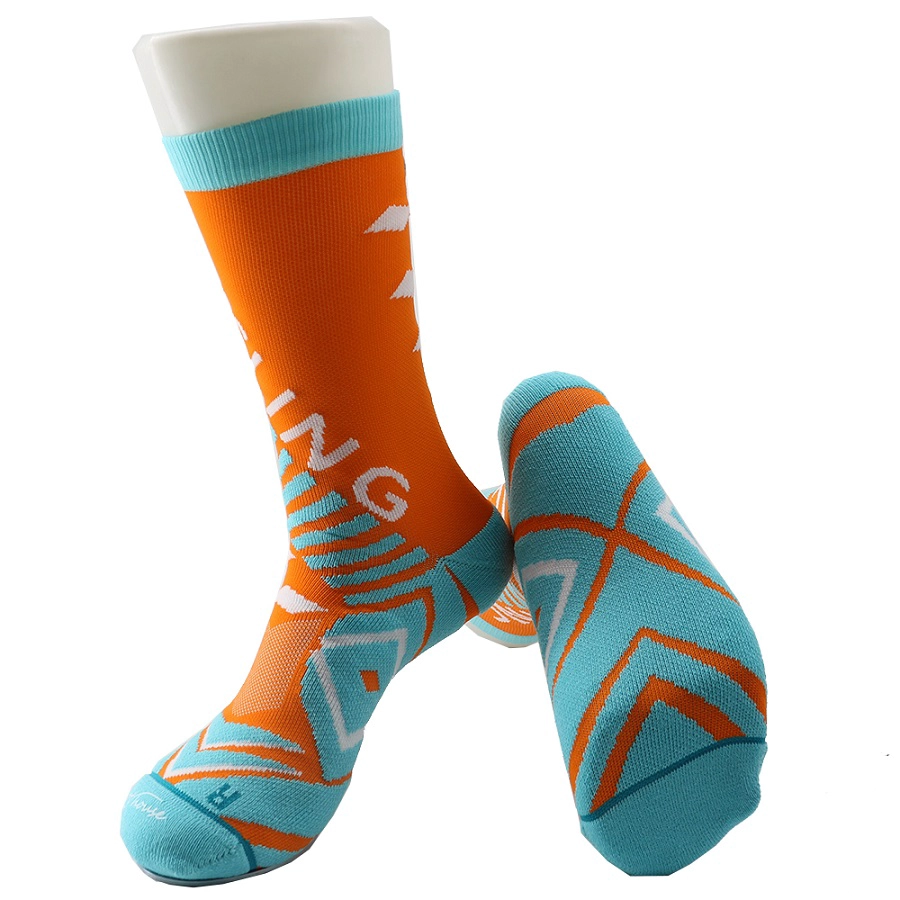 China Herren-Baumwollsportsocken Fabrik, kundenspezifische Herren Baumwollsportsocken Hersteller