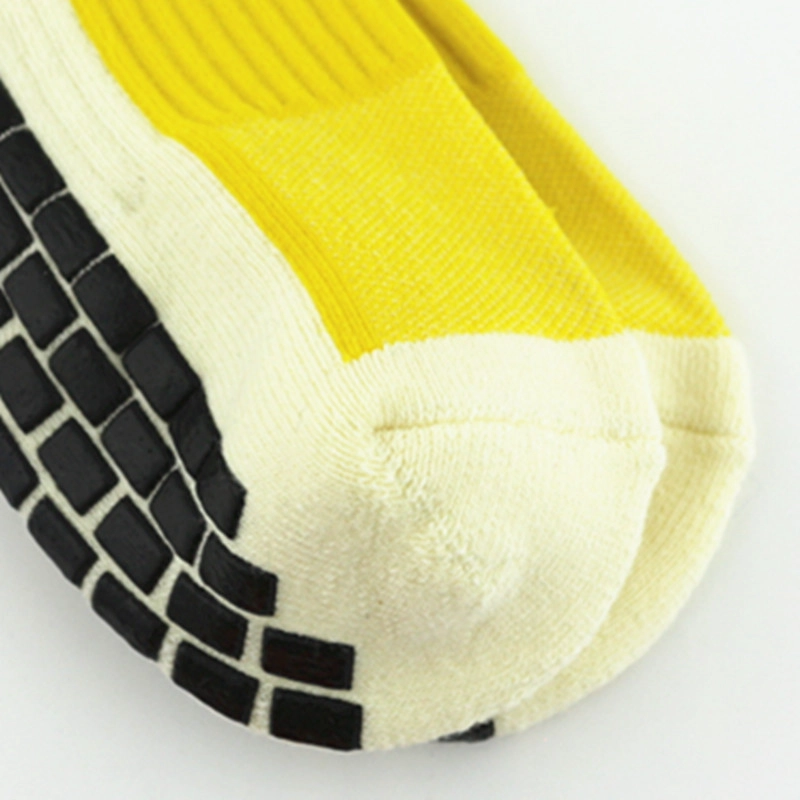 China Großhandel Custom mehrere Farben der Nylon-Anti-Rutsch-Sport Socken mit Punkte-Muster Hersteller
