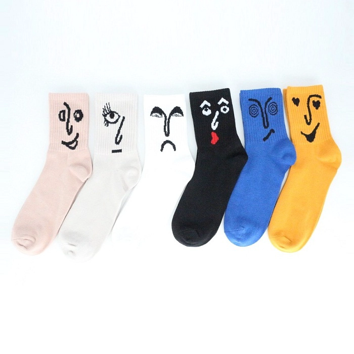 China Frauen Bunte Baumwollsocken, Großhandel Frauen Bunte Socken auf Verkauf, Frauen Coole Crazy Socken China Hersteller