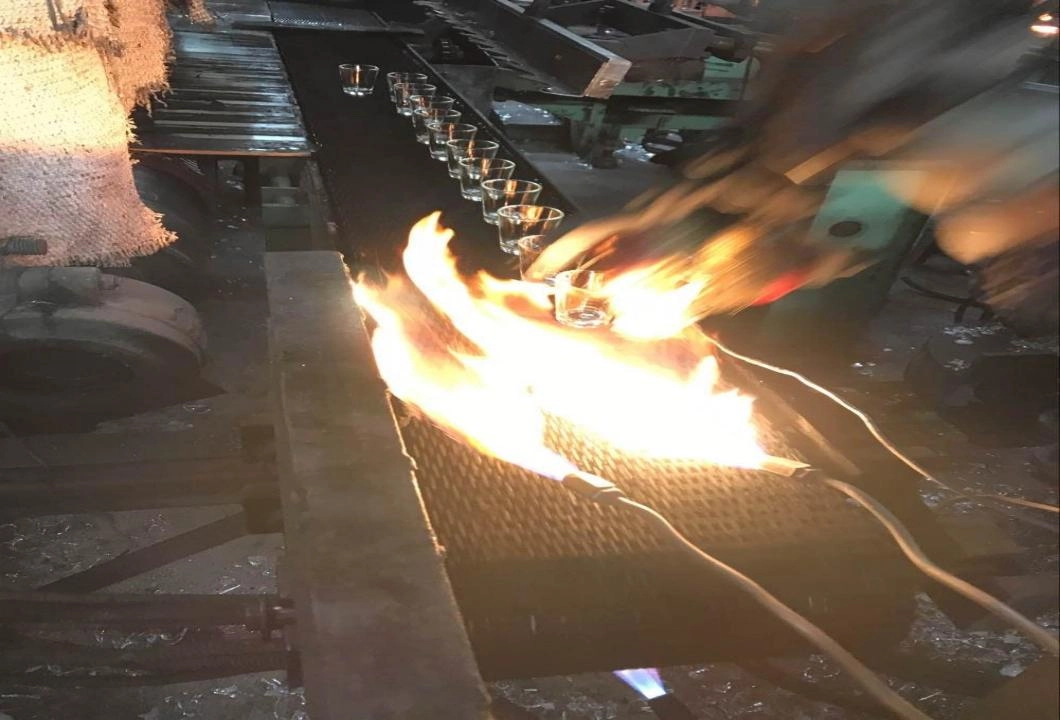 How to improve the annealing process of glass candle holders