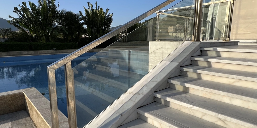 clear stair railing glass manufactured