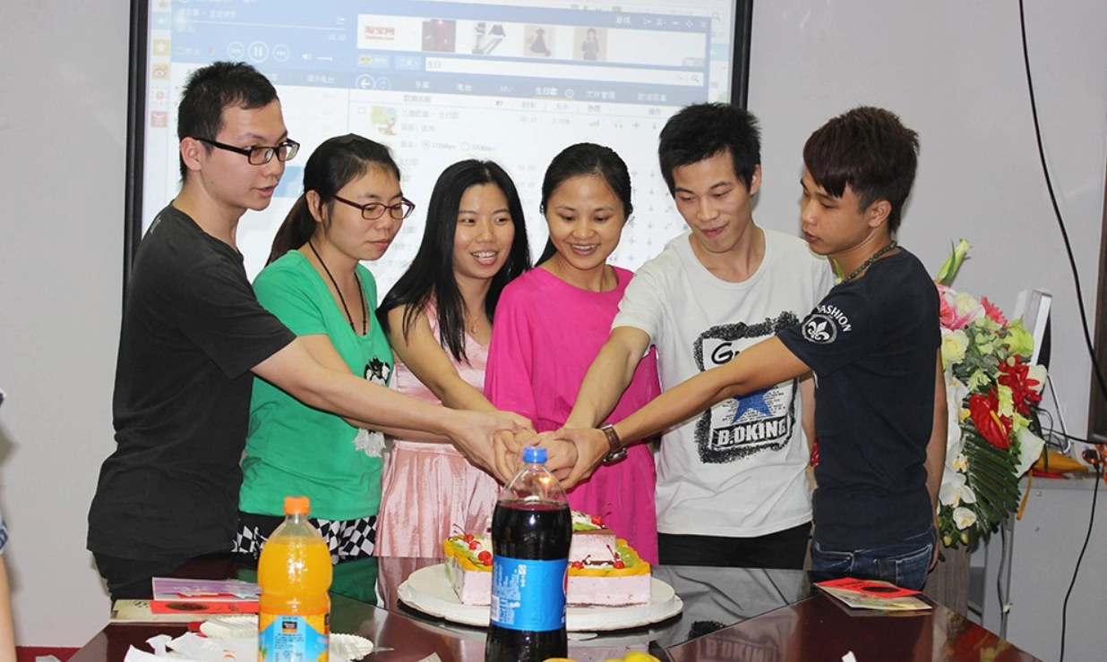 China On 13th, October, in the Birthday, We are One Family manufacturer