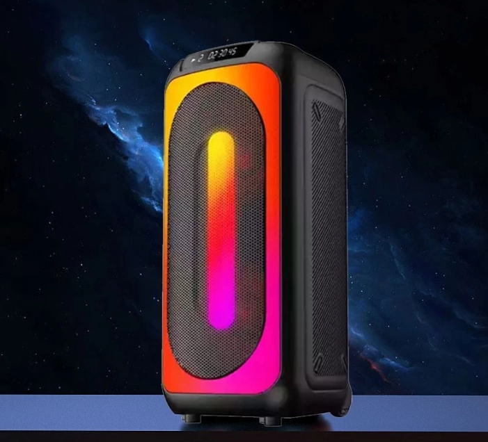 带有LED灯的便携式扬声器：声音和光线