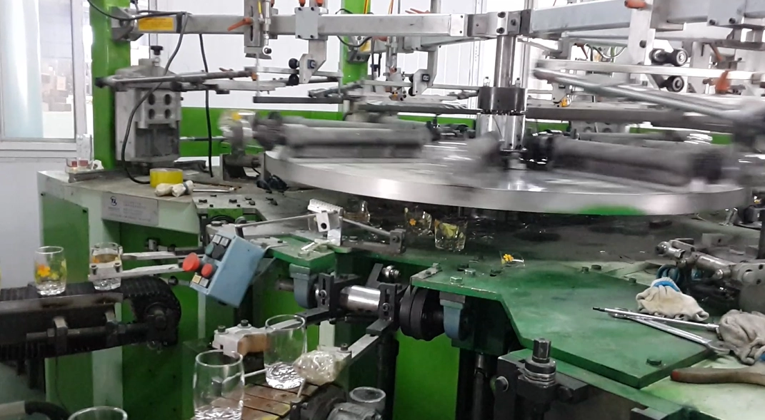 The automatic silk screen printing process of glass candle holders, Sunny Glassware convinced American customers The automatic silk screen printing process of glass candle holders, Sunny Glassware convinced American customers