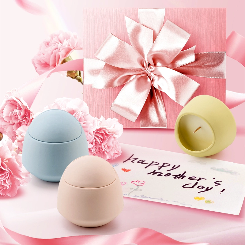 With porcelain as the pen, I inscribe a love letter to time for my mother.