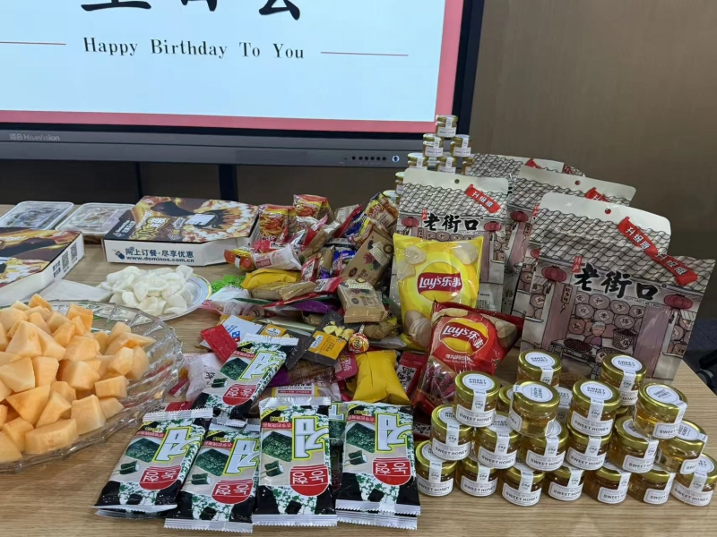 Happy Family, Warm Moments Together Sunny Group Q1 Birthday Celebration Concludes Successfully