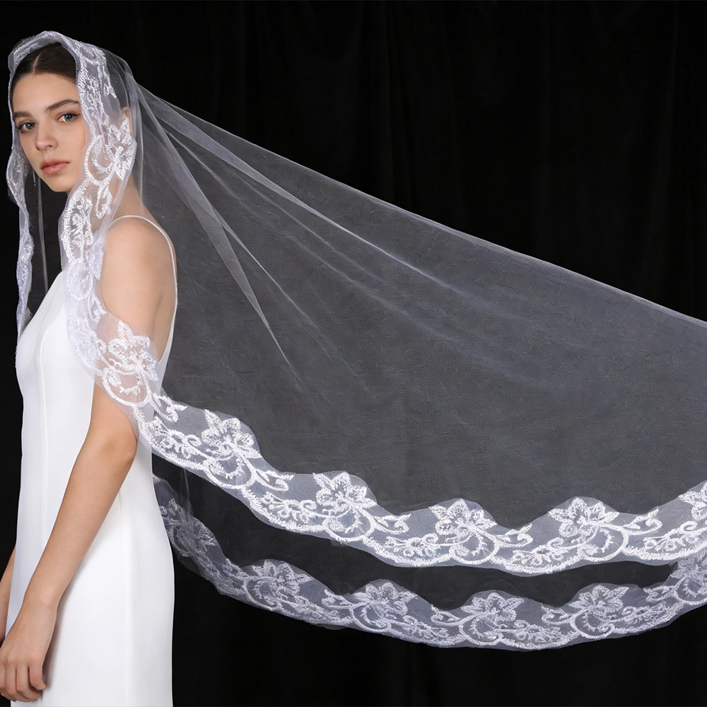 Voiles de mariage en dentelle française, tissu avec broderie de Style floral sur le bord, en Stock