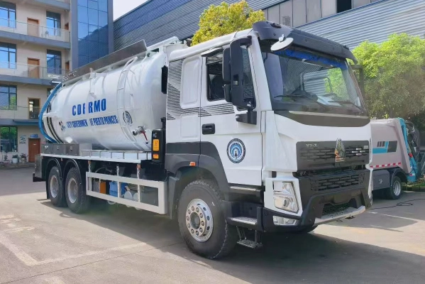 Entrega de camiones aspiradores duraderos para trabajos de saneamiento global