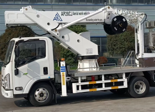 High working truck with 20m reach capacity