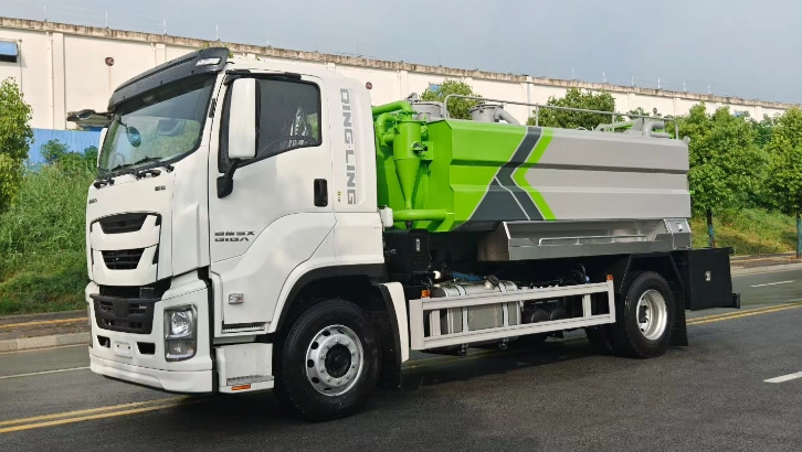 China sewage vacuum truck manufacturer