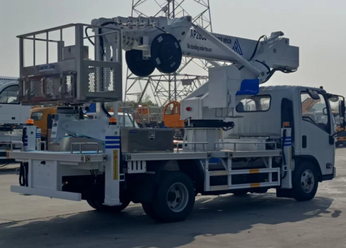 High working truck with 20m reach capacity