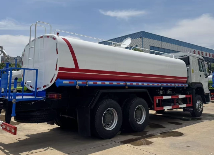 High capacity water tanker truck factory