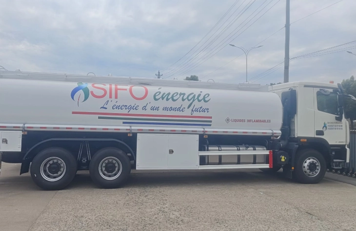Camión cisterna de gasolina de bajas emisiones OEM China