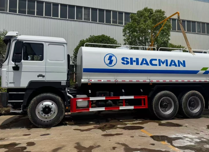 Fournisseur de camions-citernes à eau à prix compétitif