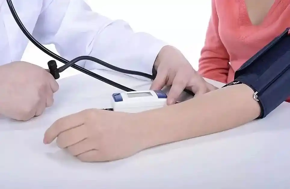 Kalp damar hastalığı ve şeker hastası olan hastalar sağlıklarını nasıl koruyabilir? Uzmanlar yanıt veriyor