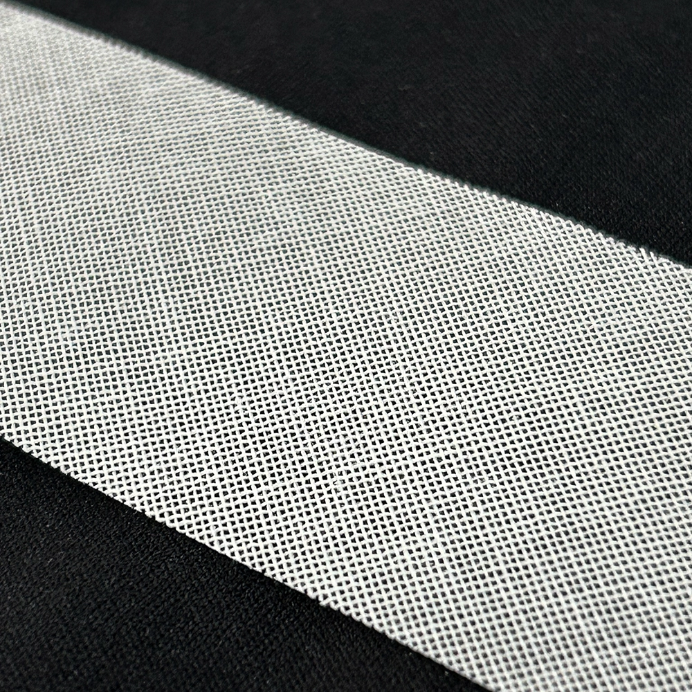 Non-adhesive rigid waist lining