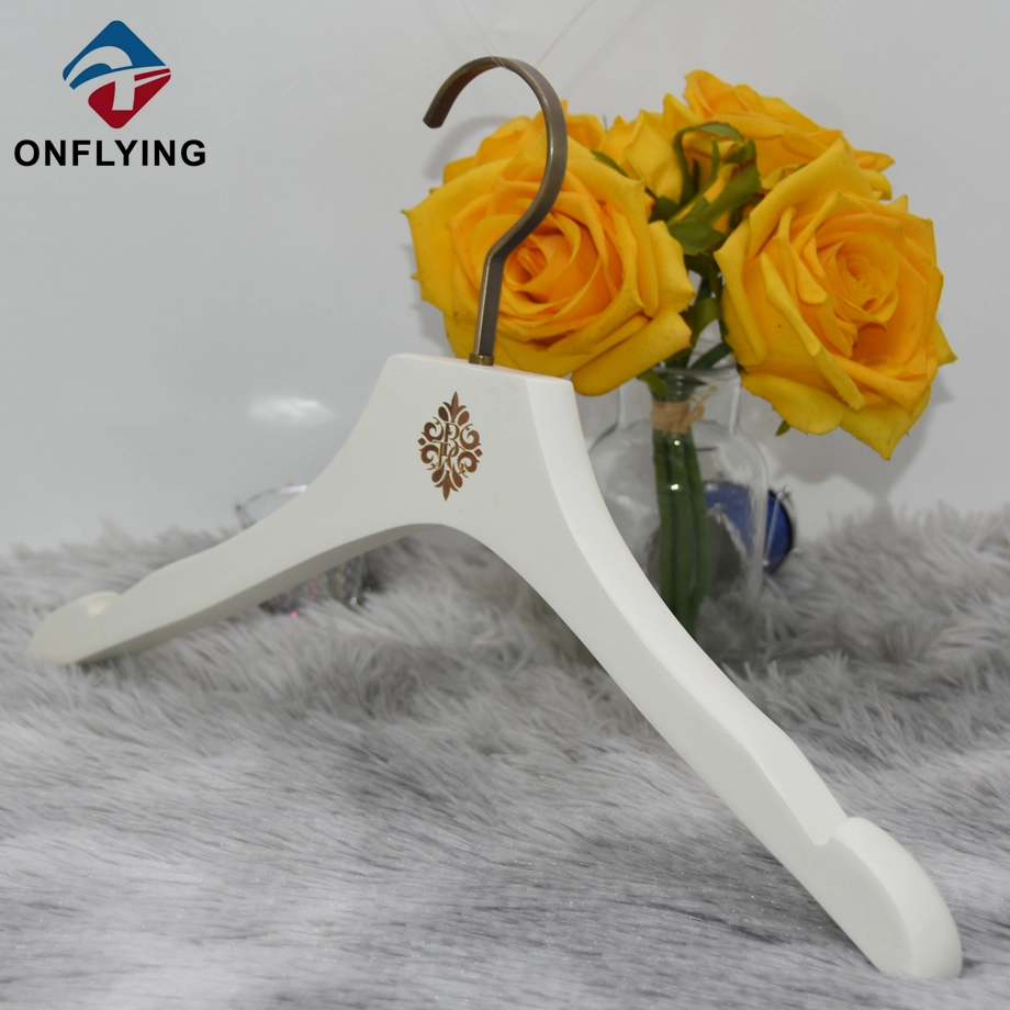 Eco-friendly Luxury White Non-Slip Shoulder Customized Hanger China Factory