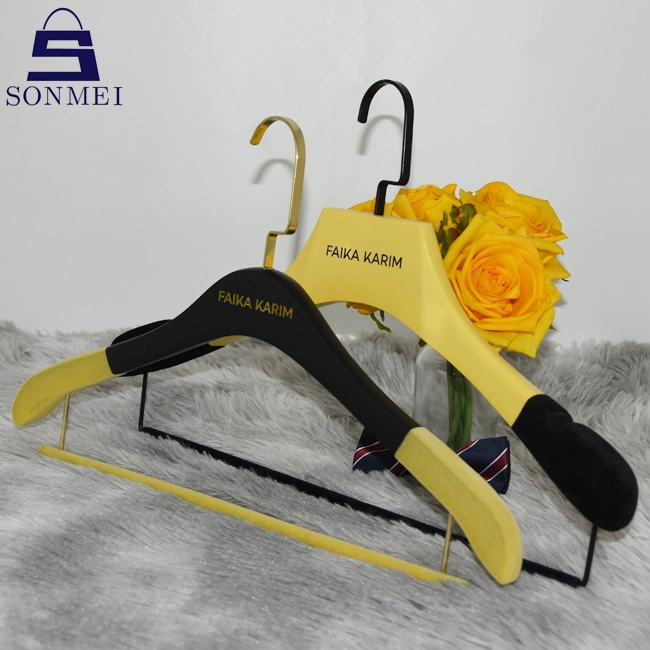 Custom High Quality With Anti-Slip Bar Wooden Shirt Hanger China Supplier