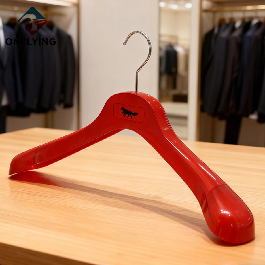 China Grande ombro prateado redondo gancho casaco vermelho cabide transparente fábrica na China fabricante