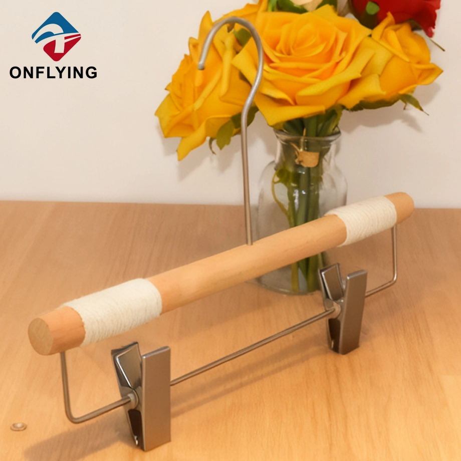 Cilíndrico personalizado con clips fuertes, percha de madera natural para pantalones, fábrica de China