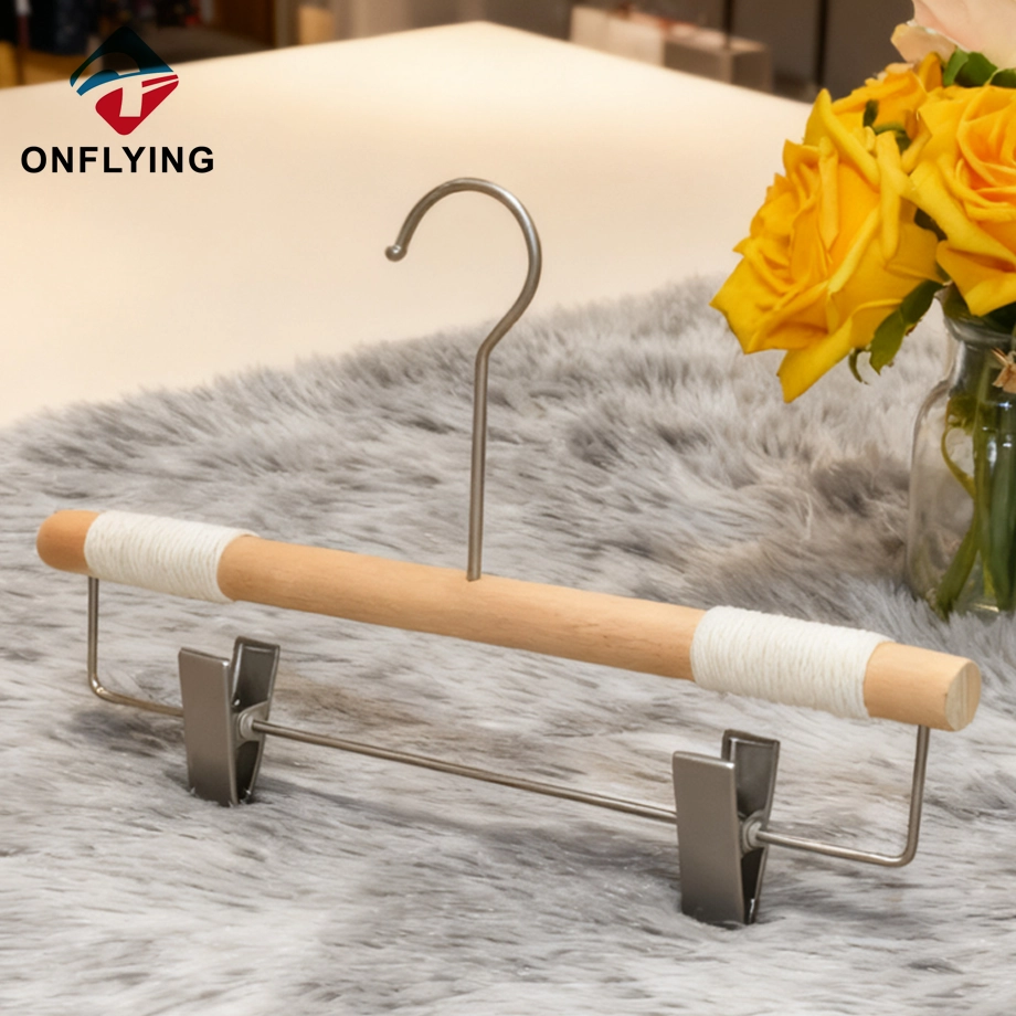 Cilíndrico personalizado con clips fuertes, percha de madera natural para pantalones, fábrica de China