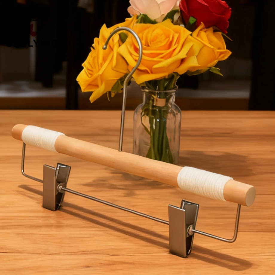 Cilíndrico personalizado con clips fuertes, percha de madera natural para pantalones, fábrica de China