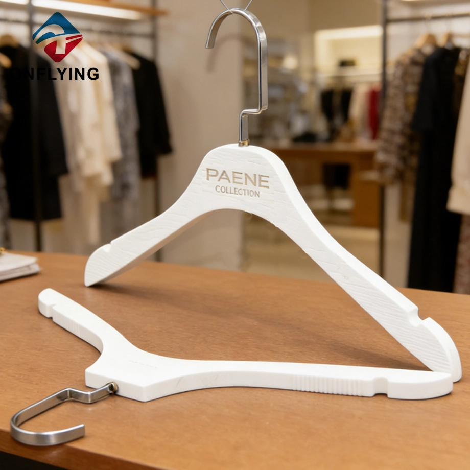 China Conjunto de cabide de plástico elegante e branco para roupas de casamento, fornecedor da China fabricante