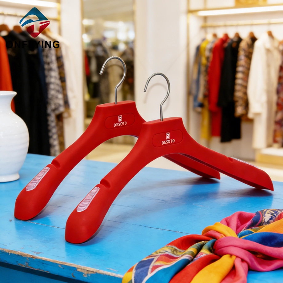 Cintres de mariée en plastique rouge, vêtements de robe de mariée populaires et robustes pour femmes, usine chinoise
