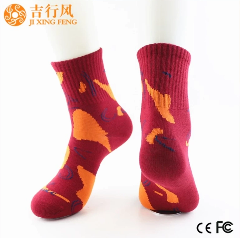 China factory custom logo hiking socks