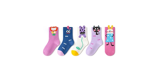 Jixingfeng apporte une douceur haut de gamme et un design respirant à la fabrication de chaussettes pour bébés et poupées
