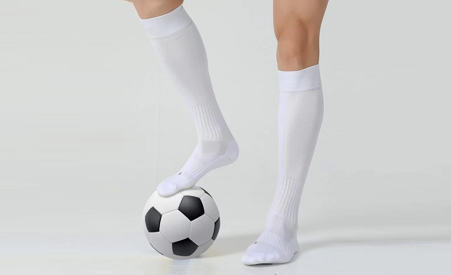 Foshan Jixingfeng Knitting Factory lancia calzini da calcio non slip personalizzati globali