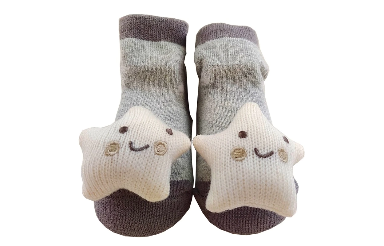 L'usine de chaussettes tricotées Jixingfeng lance des chaussettes antidérapantes innovantes pour bébé