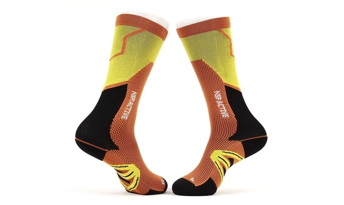 L'usine de chaussettes tricotées Jixingfeng étend sa portée mondiale avec des solutions de chaussettes de sport haut de gamme