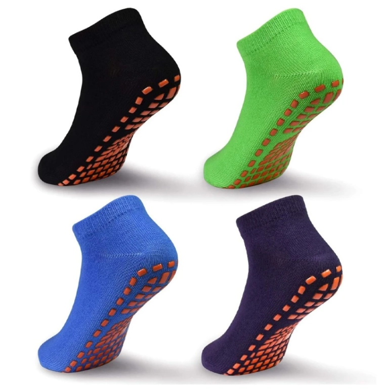 Chaussettes antidérapantes en gros à faible MOQ : l'usine de tricotage Foshan Nanhai Jixingfeng étend sa gamme de chaussures de sécurité