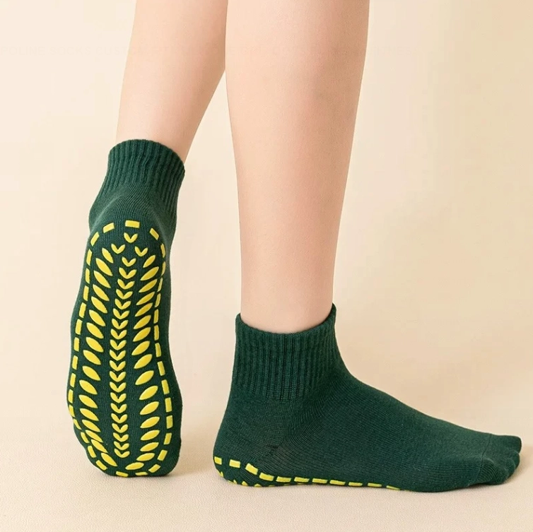 Custom design anti-slip floor socks bulk