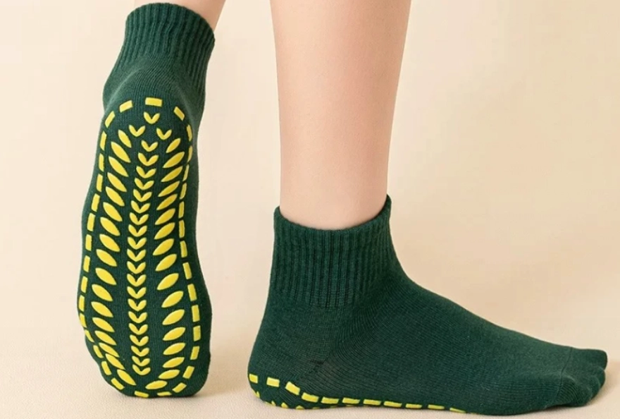Steigende Nachfrage nach maßgeschneiderten rutschfesten Bodensocken treibt die Massenproduktion von spezialisierten Lieferanten voran
