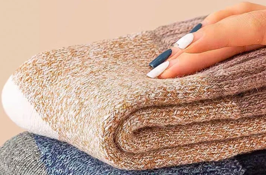 Die Strickfabrik Foshan Nanhai Jixingfeng erhöht die globalen Textilstandards mit Lösungen zur Herstellung hochwertiger Socken aus Merinowolle