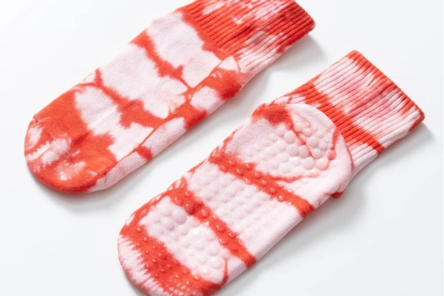 Foshan Nanhai Jixingfeng Knit Factory leidt de wereldwijde toeleveringsketen met hoogwaardige antislip-gripsokken en geavanceerde productiemogelijkheden op maat