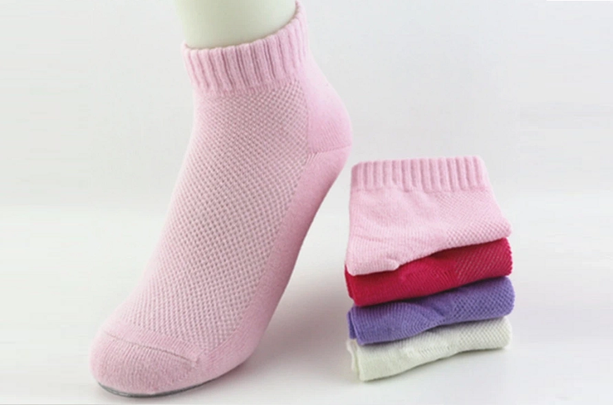 Foshan Nanhai Jixingfeng Knit Factory leidt wereldwijde kouseninnovaties met hoogwaardige antibacteriële en hoogwaardige sokken
