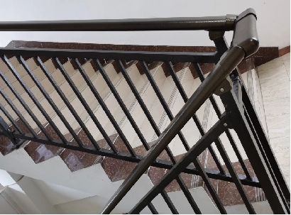 Balcon Steel Railing conçoit des rondins extérieurs Pont de jardinage Noir Terrasse en métal Post Metal Mesh Railing