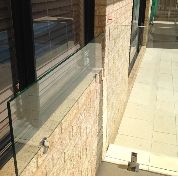 Side mount wall mounting glass clamp CB-180