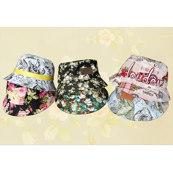 ファッションのバケットハット