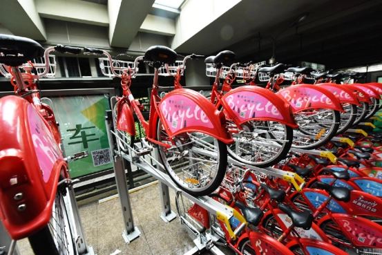 two tier bike rack using in public bicycles