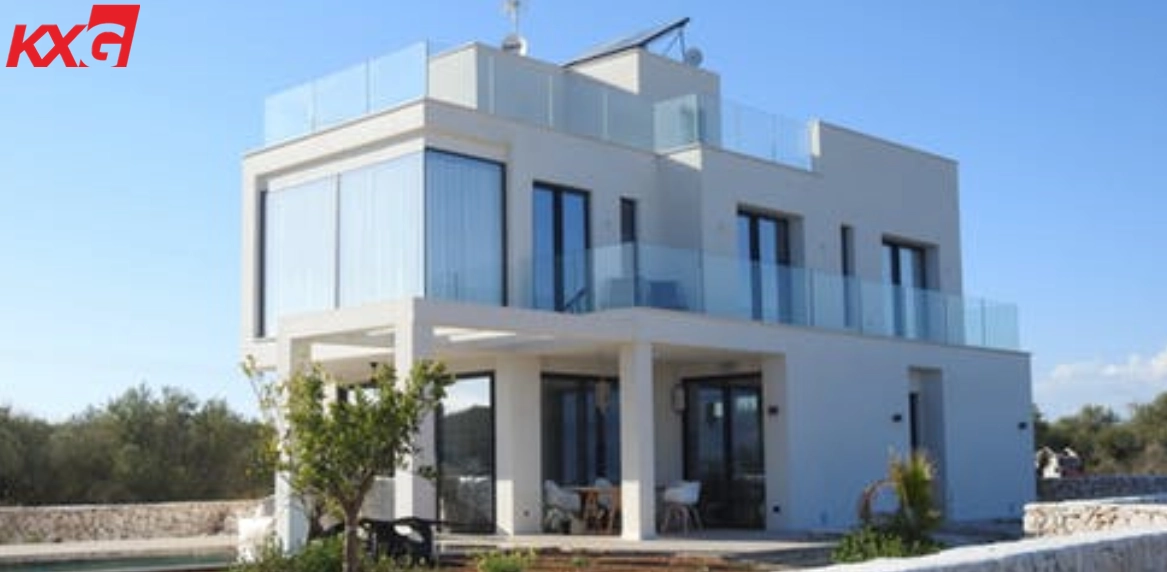 Laminated toughened glass building