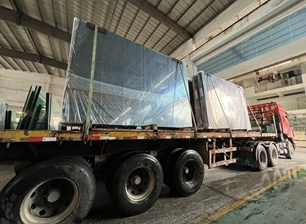 coche de vidrio flotante en el almacén