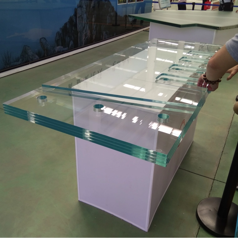 4 couches d'escalier en verre feuilleté trempé ultra-clair, 12 + 12 + 12 + 12mm verre feuilleté trempé à basse teneur en fer, verre laminé trempé clair comme du cristal 48 mm SGP