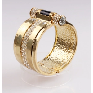 China Wide Bracelet Plated 18K Gold  Alloy Jewelry Fashion Bangle Bracelet Jewelry Designers manufacturer